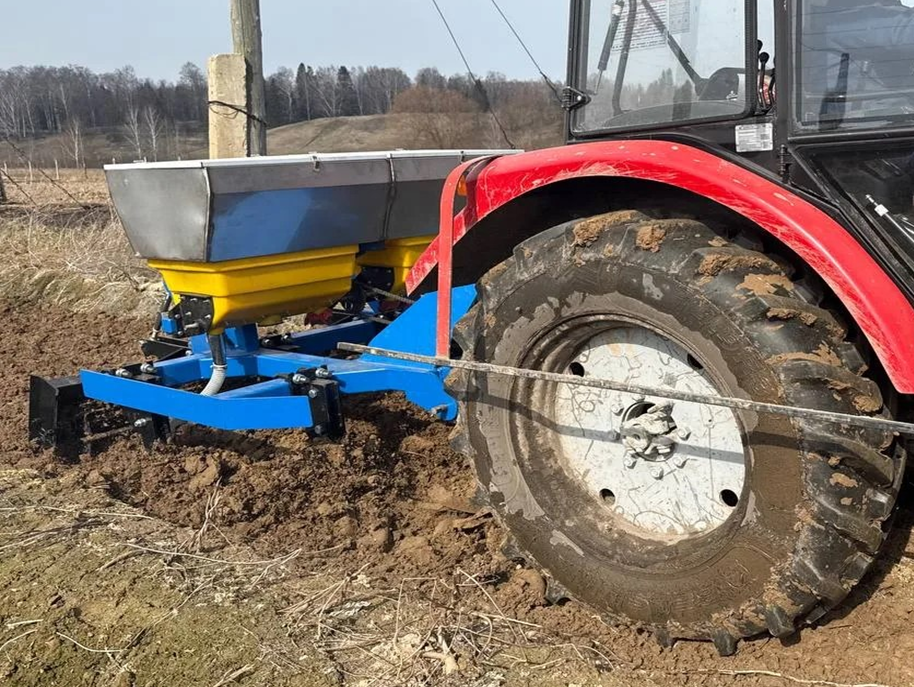 Комбинированное орудие ЕгоАгро в работе с трактором